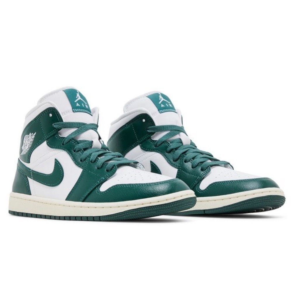 Jordan 1
Women’s
Oxidized green
Brand new